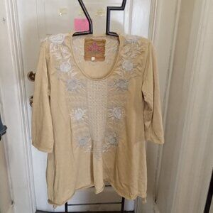 JW Los Angeles Sz S yellow embroidered T Shirt 3/4 sleeves - washed out